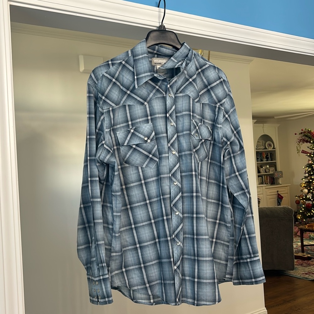 Blue Men’s Wrangler Button Up Shirt